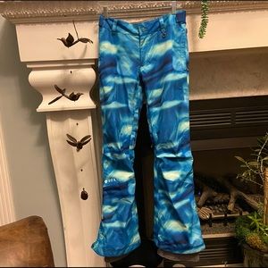 Roxy Gore-TEX waterproof snowboard ski pants in a blue water print, size L.